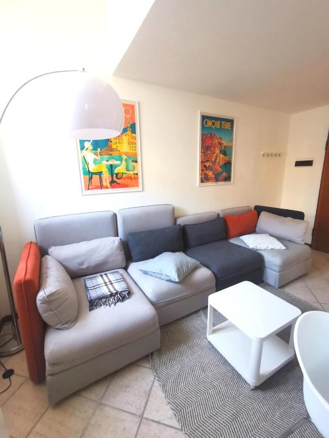 Old Town Apartment With Terrace - Live Love Lake Peschiera del Garda Exterior foto