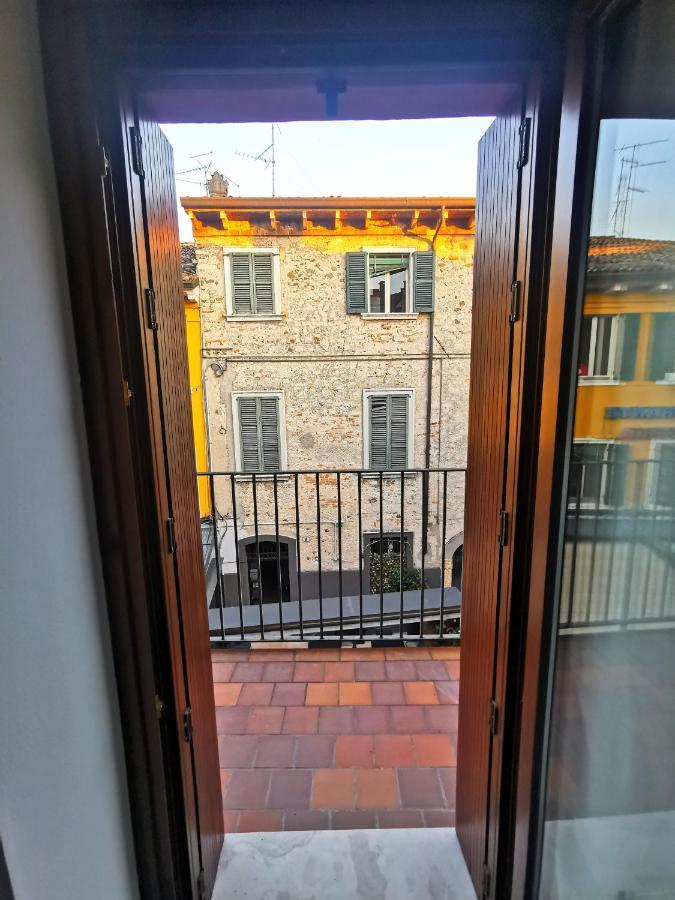 Old Town Apartment With Terrace - Live Love Lake Peschiera del Garda Exterior foto
