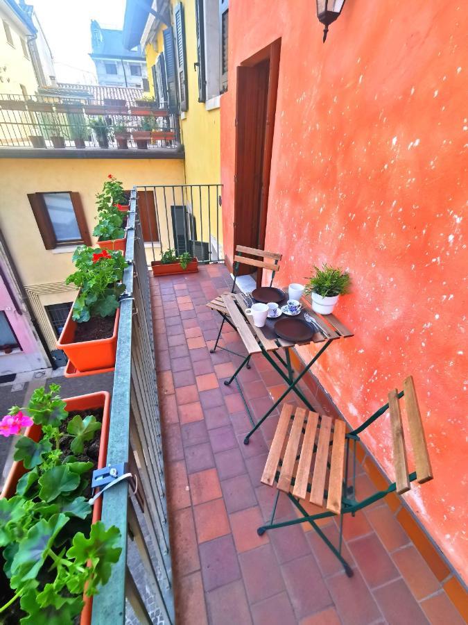 Old Town Apartment With Terrace - Live Love Lake Peschiera del Garda Exterior foto
