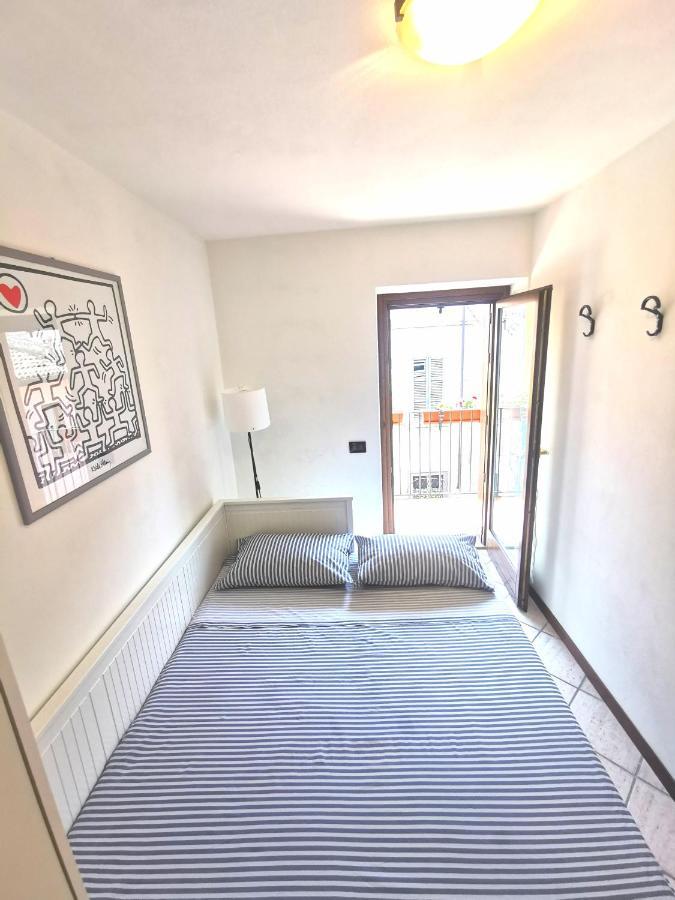 Old Town Apartment With Terrace - Live Love Lake Peschiera del Garda Exterior foto