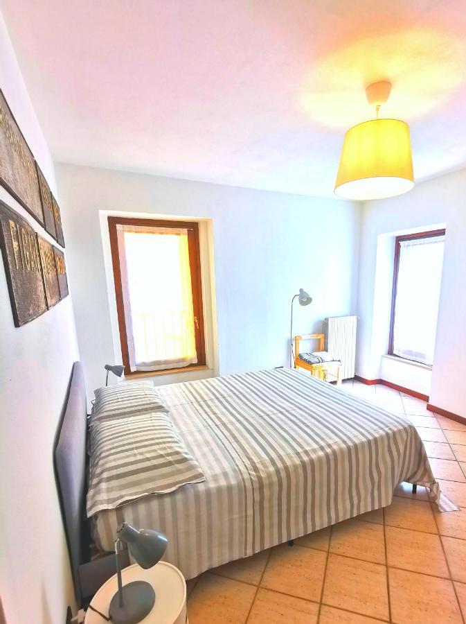 Old Town Apartment With Terrace - Live Love Lake Peschiera del Garda Exterior foto