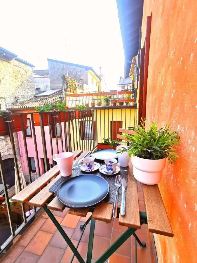 Old Town Apartment With Terrace - Live Love Lake Peschiera del Garda Exterior foto