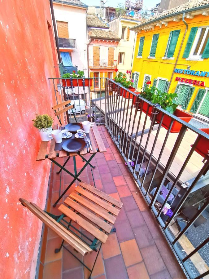 Old Town Apartment With Terrace - Live Love Lake Peschiera del Garda Exterior foto