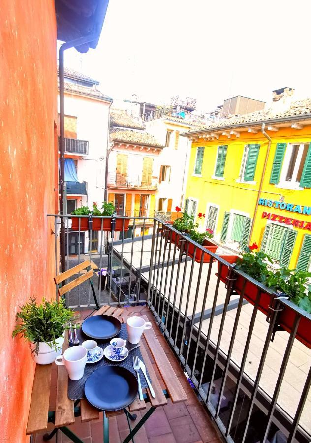 Old Town Apartment With Terrace - Live Love Lake Peschiera del Garda Exterior foto
