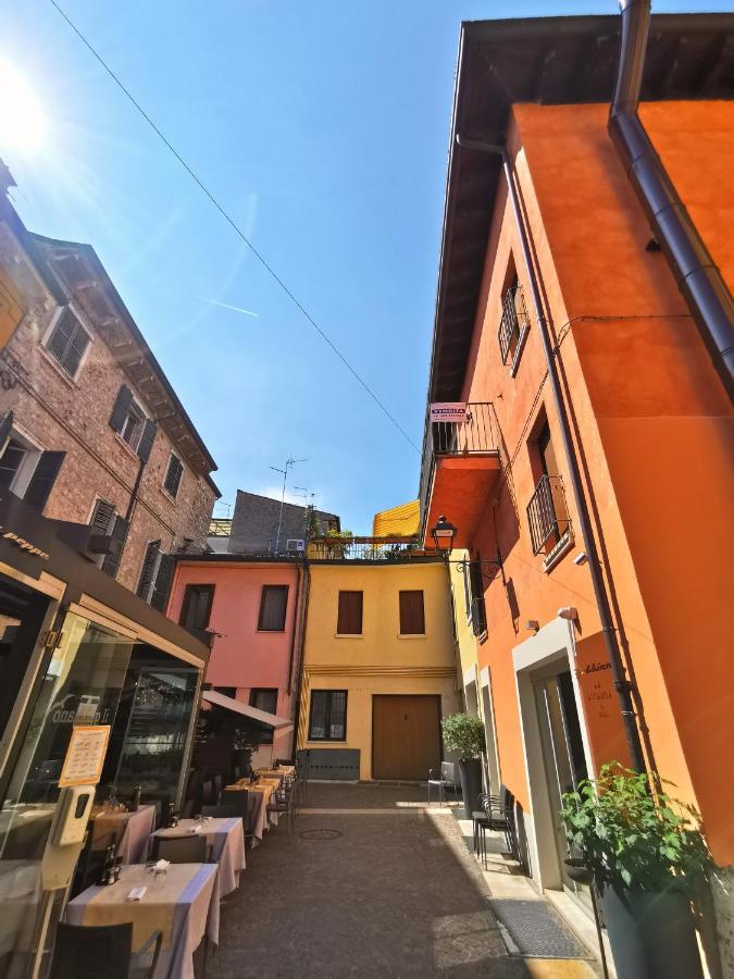 Old Town Apartment With Terrace - Live Love Lake Peschiera del Garda Exterior foto