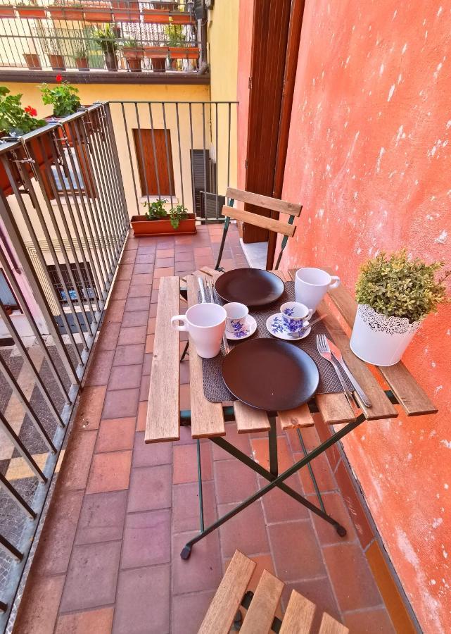 Old Town Apartment With Terrace - Live Love Lake Peschiera del Garda Exterior foto