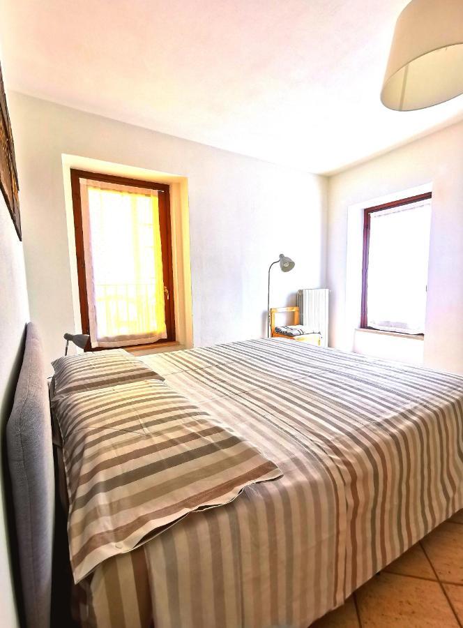 Old Town Apartment With Terrace - Live Love Lake Peschiera del Garda Exterior foto