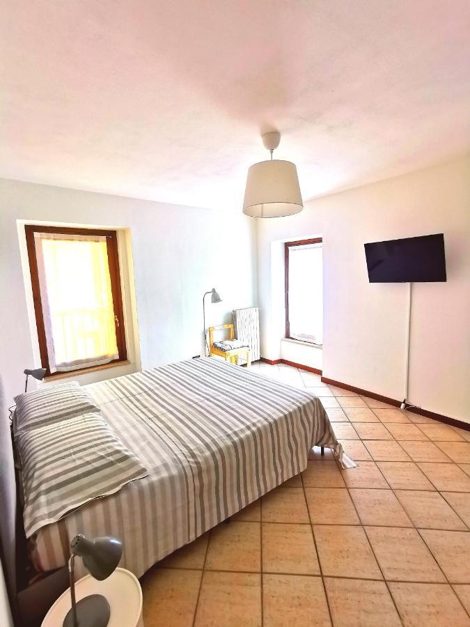 Old Town Apartment With Terrace - Live Love Lake Peschiera del Garda Exterior foto
