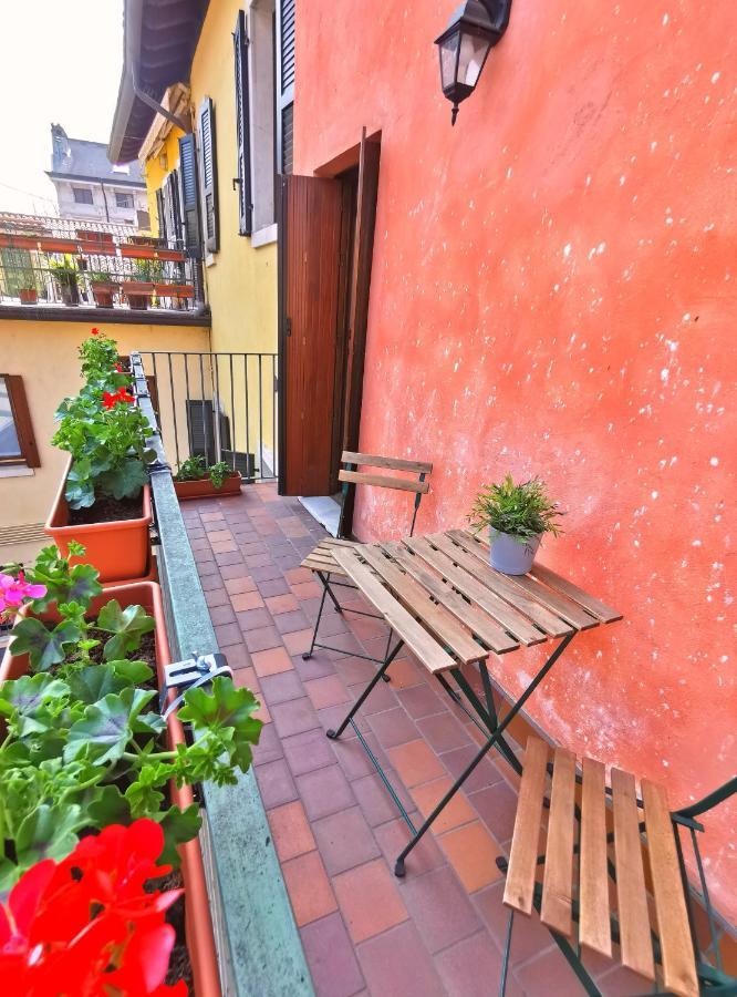 Old Town Apartment With Terrace - Live Love Lake Peschiera del Garda Exterior foto