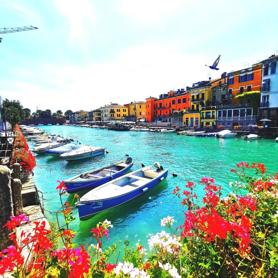 Old Town Apartment With Terrace - Live Love Lake Peschiera del Garda Exterior foto