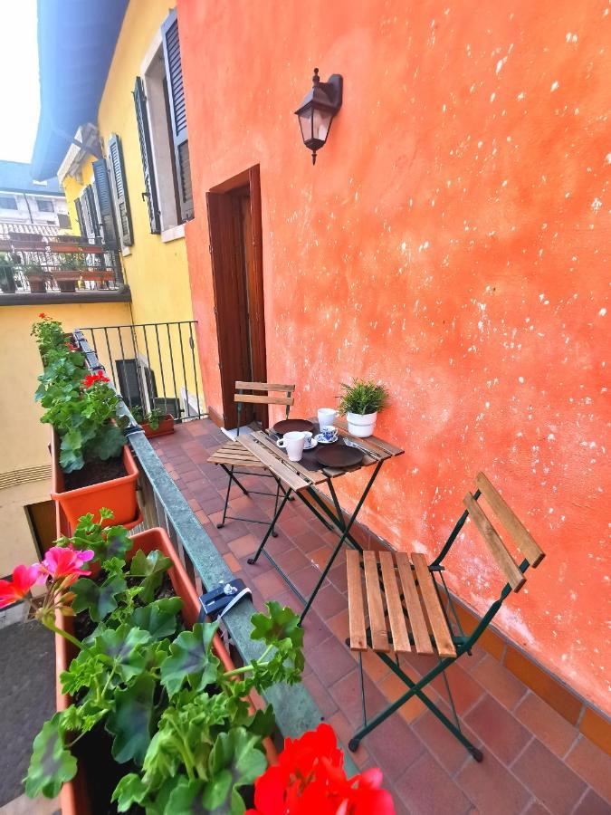 Old Town Apartment With Terrace - Live Love Lake Peschiera del Garda Exterior foto